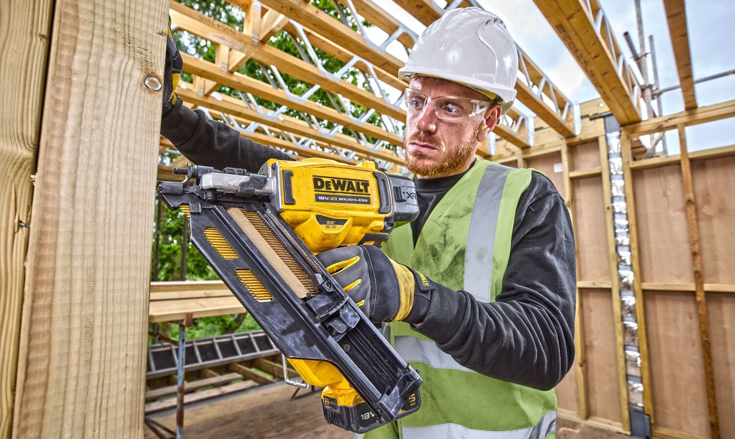 DEWALT CLAVADORA